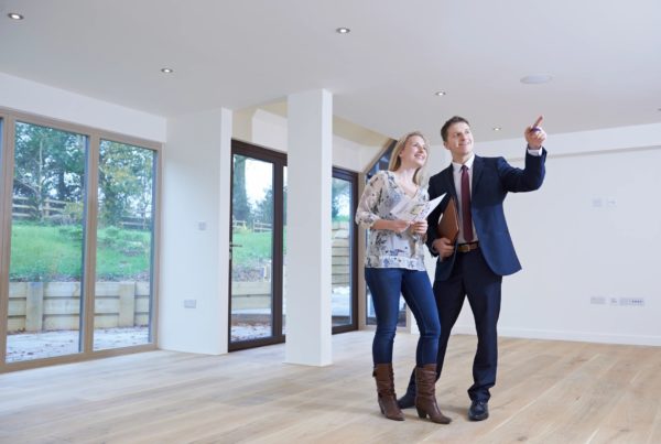 Couple deciding on the best fix and flip mortgage for thier home